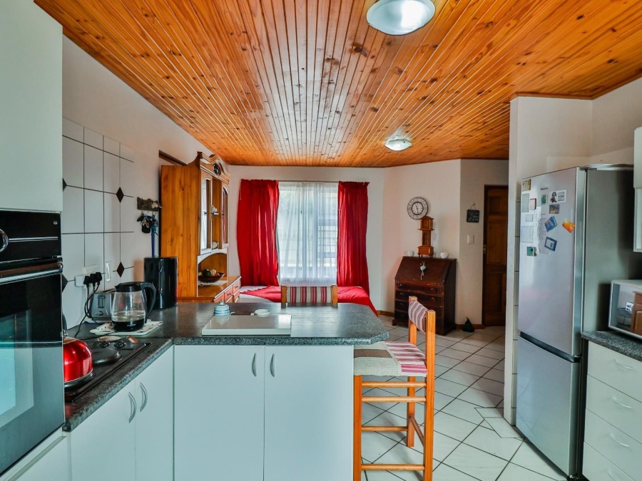 5 Bedroom Property for Sale in De Kelders Western Cape